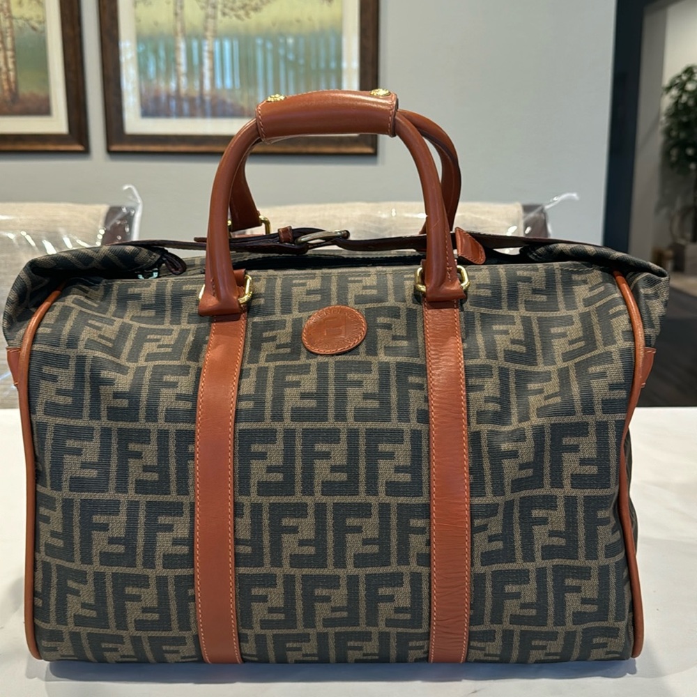 📌SOLD📌 Rare & Authentic Fendi travel bag - Picture 3 of 15
